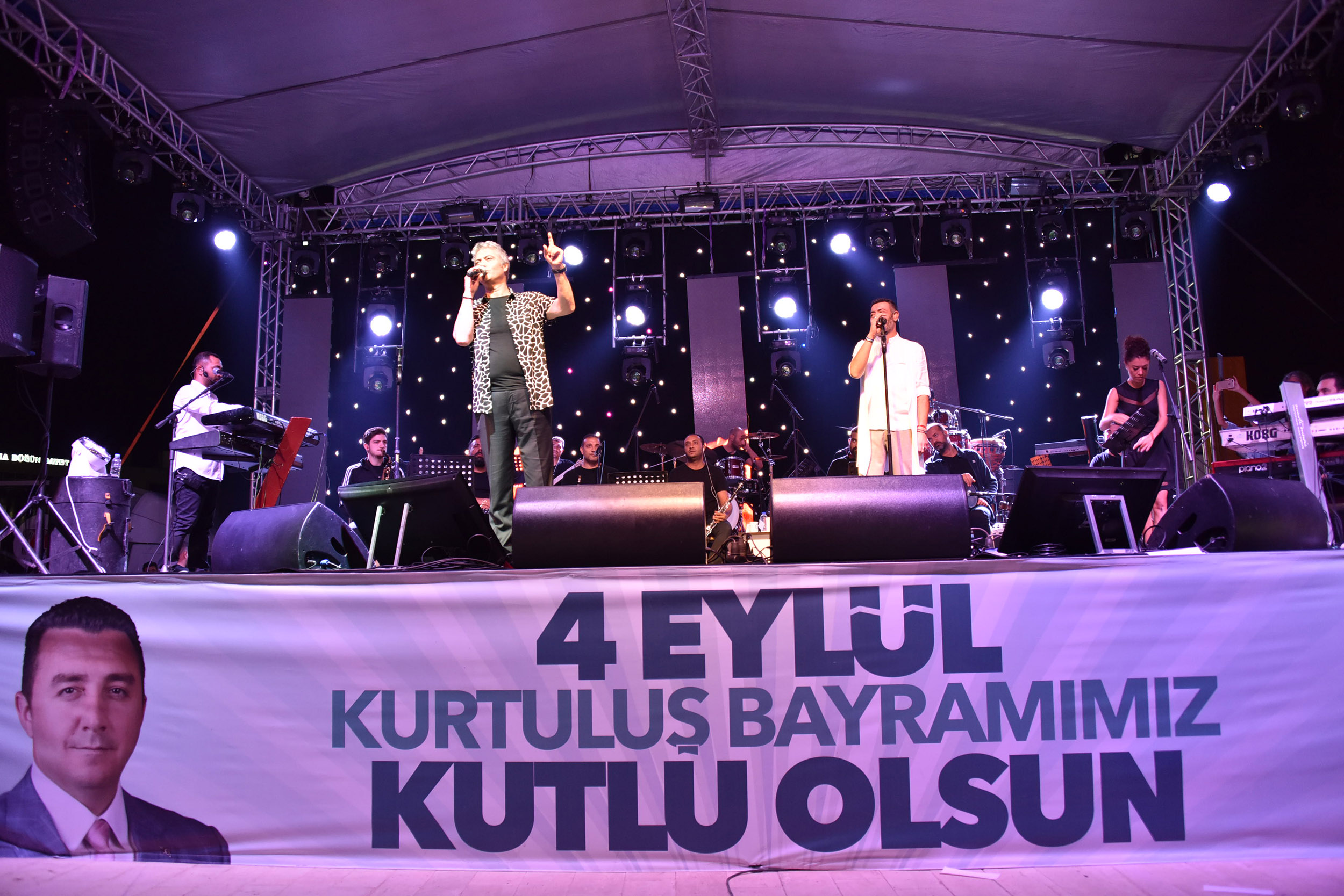 4-eylul-hakan-altun-cengiz-kurtoglu-konseri-8.jpg