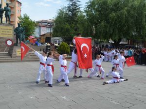 19 MAYIS COŞKUYLA KUTLANDI