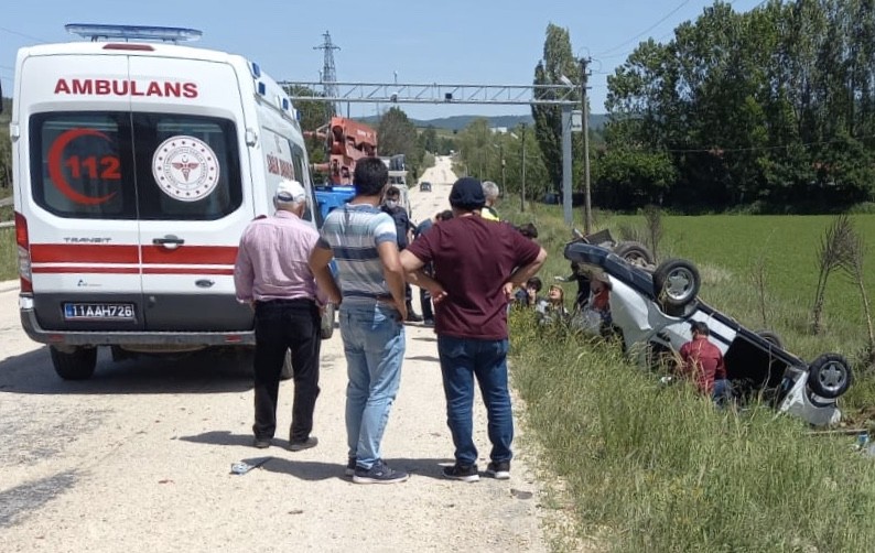 Beton mikseri ile otomobil çarpıştı; 4 yaralı