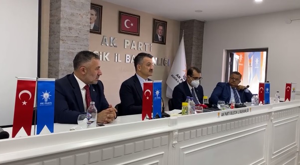 "Bunlar konuşur iş yapmaz"