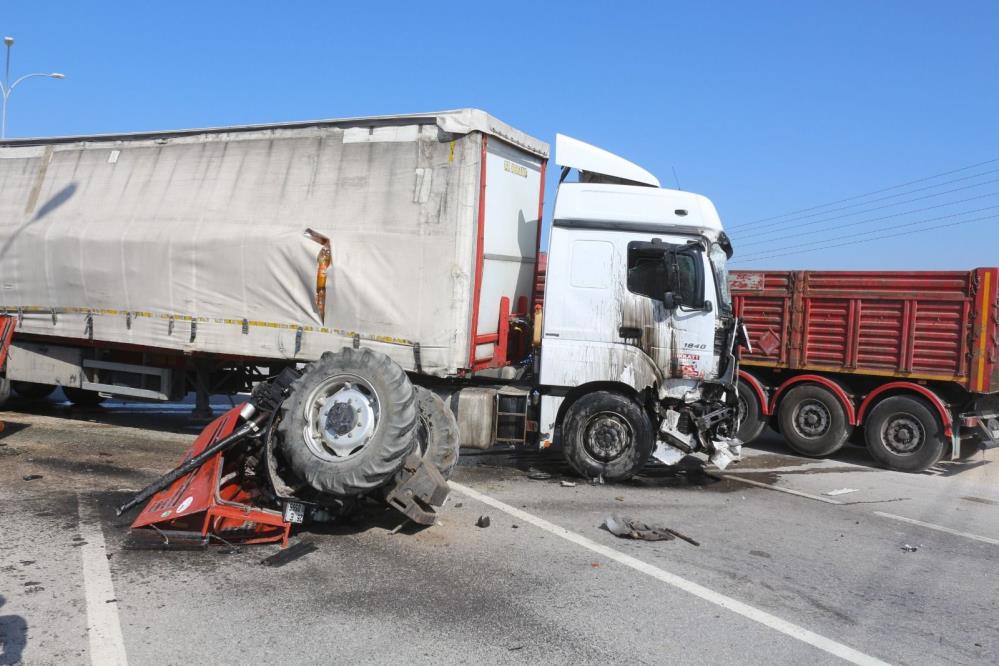 TRAKTÖR İKİYE BÖLÜNDÜ