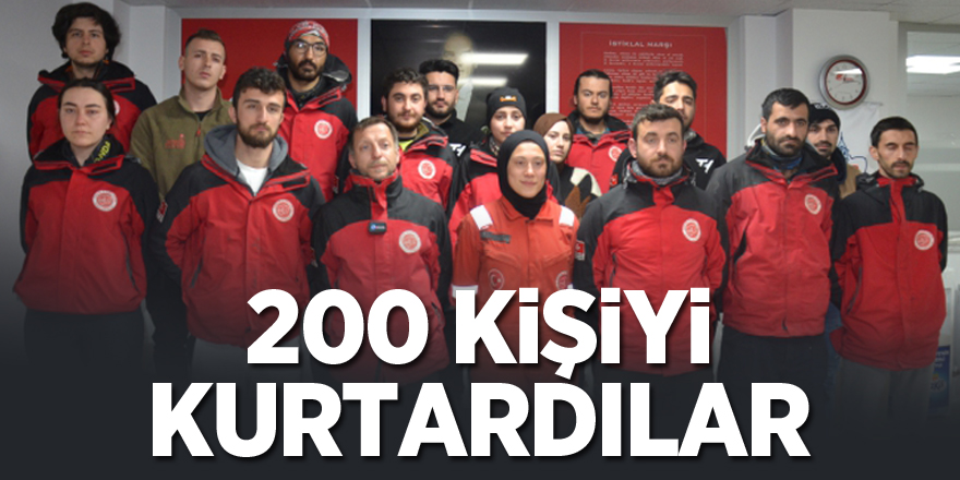 Enkaz altından 200’den fazla vatandaşımızı çıkardılar