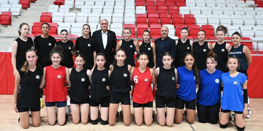 Başkan Bakkalcıoğlu'ndan spor kurslarına ziyaret