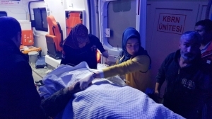 İŞÇİLERİN ÜZERİNE BETON KALIP DÜŞTÜ