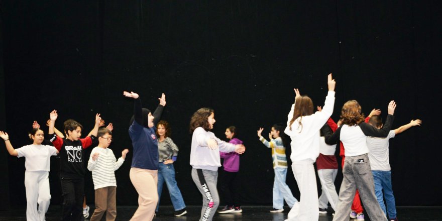 “Sahne Sanatevi” Ara Tatil Atölyesi’nde devam ediyor