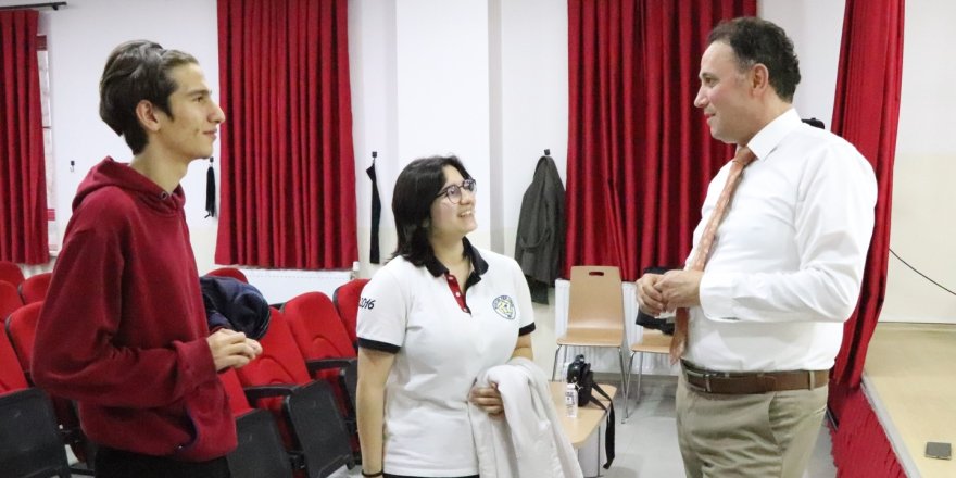 Müdür Çetinkaya Öğrencilerin Sorularını Yanıtladı