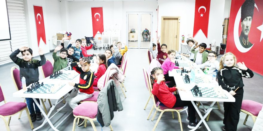 Bozüyük'te Satranç Eğitimleri Devam Ediyor