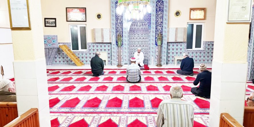 Müftü Arpacı’dan Dübekli Köyü Camii’ne Teravih Ziyareti