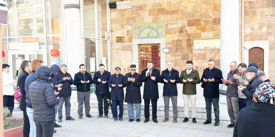 Umre Yolcuları Dualarla Uğurlandı