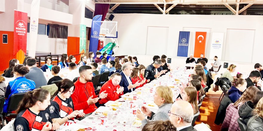 Bozüyük Gençlik Merkezi'nde İftar Programı