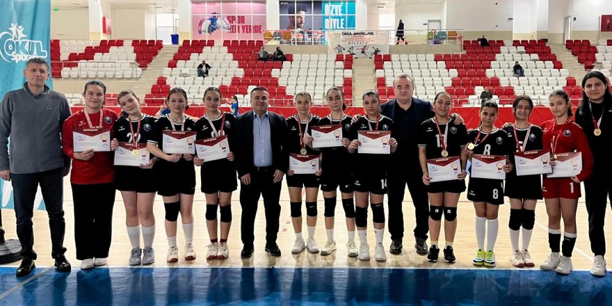 Kaymakam Öztürk, Sporculara Madalyalarını Takdim Etti