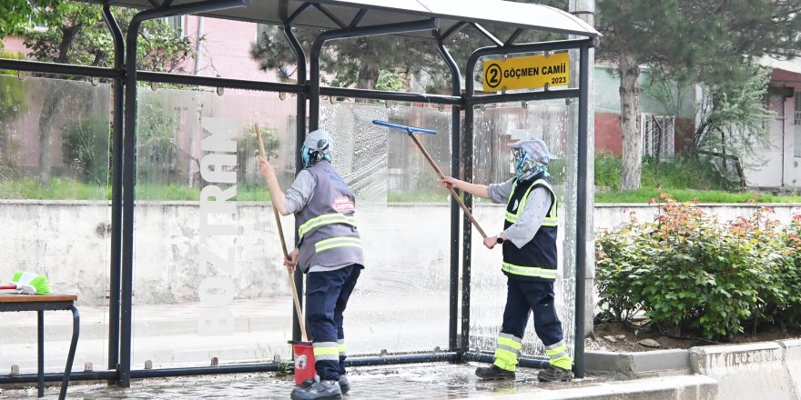 Tramvay Durakları Temizleniyor