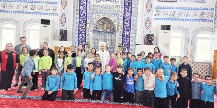 Öğrencilerden Yenidoğan Camii'ne Ziyareti