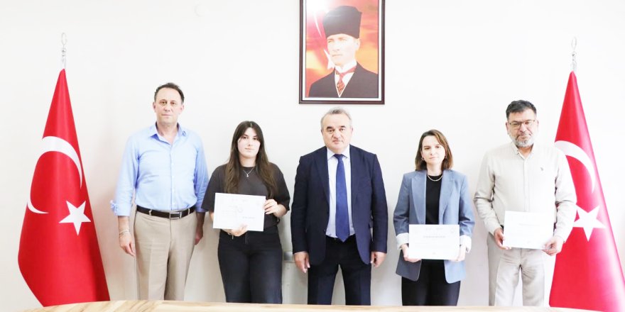 Kaymakam Öztürk, Başarılı Öğrencileri Tebrik Etti