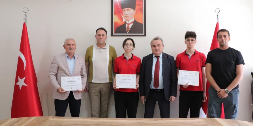 Kaymakam Öztürk, Başarılı Öğrencileri Tebrik Etti