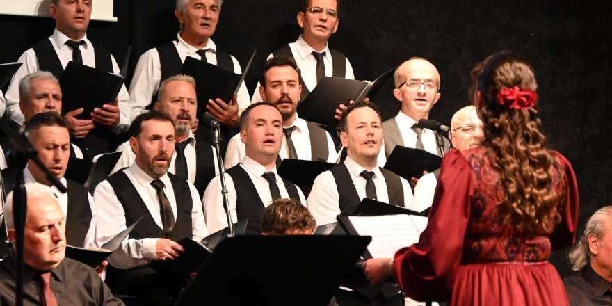 Türk Halk Müziği Korosundan Muhteşem Konser