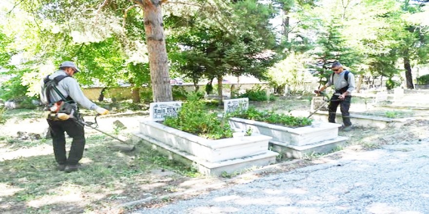 Mezarlıkta Bakım Çalışmaları