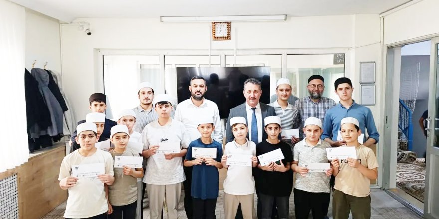 Müftü Dilek'ten Kur’an Kursu Öğrencilerine Harçlık