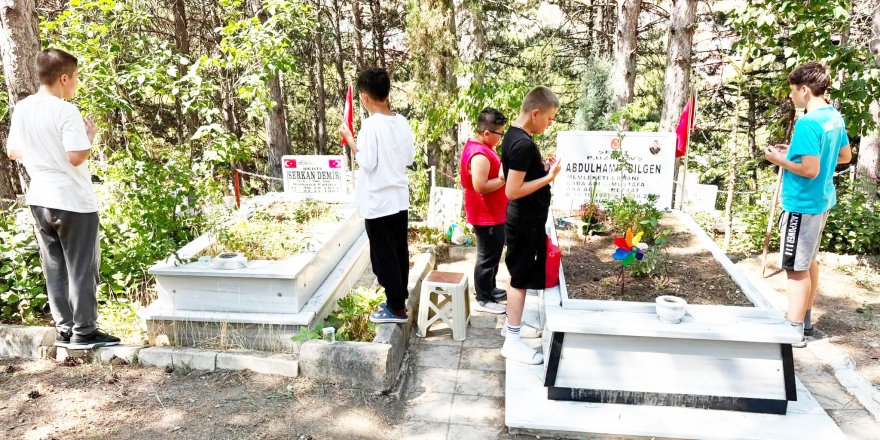 Kuran Kursu Öğrencilerinden Örnek Davranış