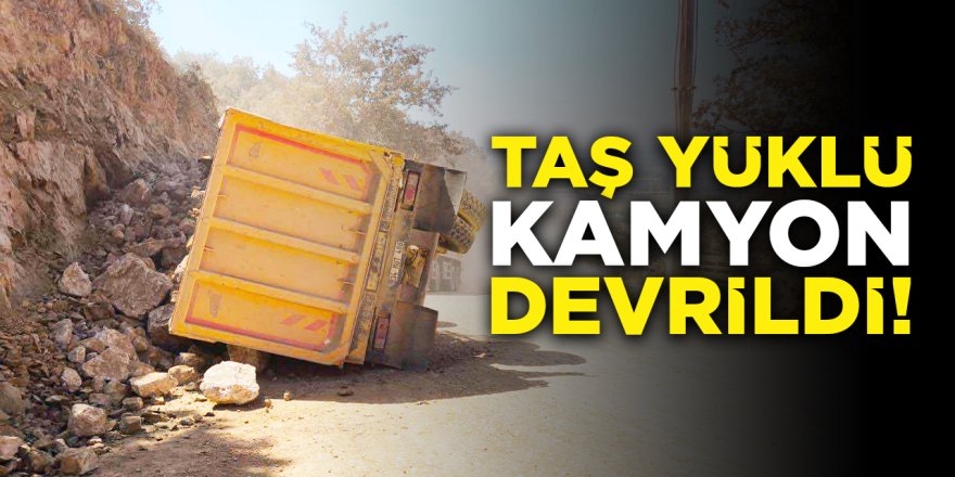 Taş yüklü kamyon devrildi