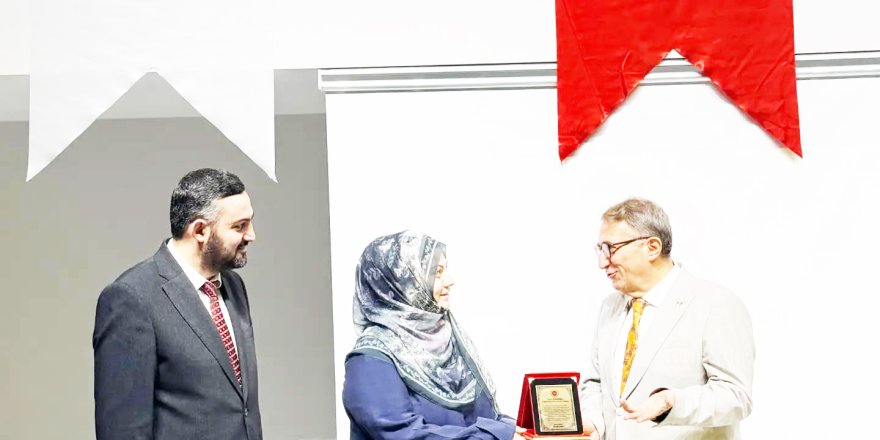 Türkiye Üçüncüsüne Plaket Takdim Edildi