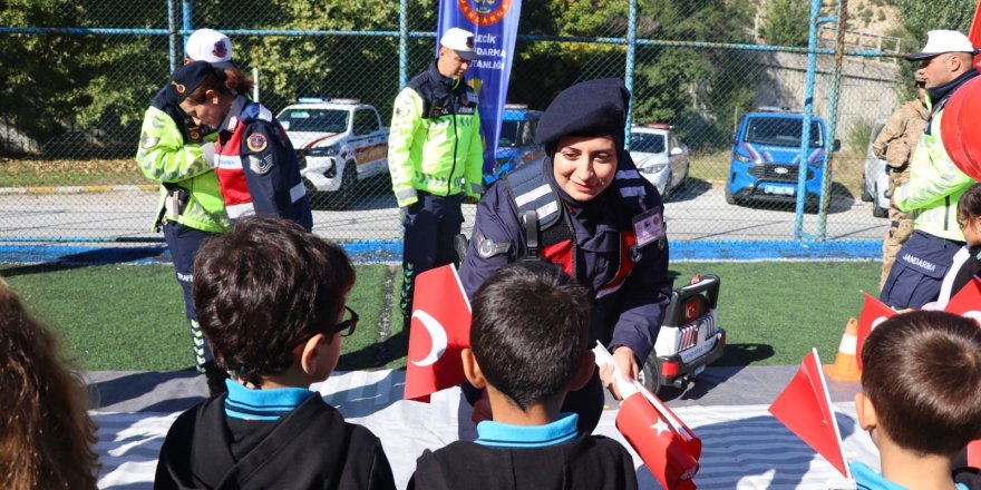 Jandarmadan Öğrencilere Trafik Eğitimi
