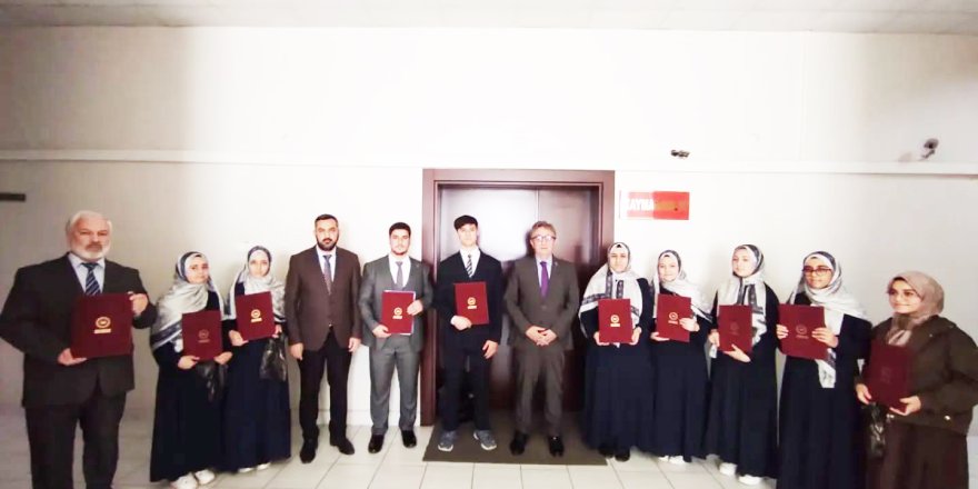 Kaymakam Helvacı Başarılı Öğrencileri Tebrik Etti