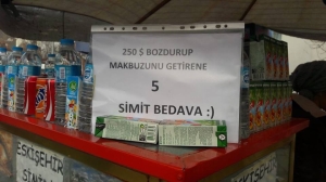 BOZÜYÜKLÜ SİMİTÇİDEN DÖVİZİNİ BOZDURANA BEDAVA SİMİT