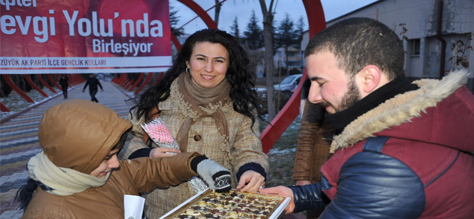 Sevgililer Gününde Kalpler Sevgi Yolunda Birleşti