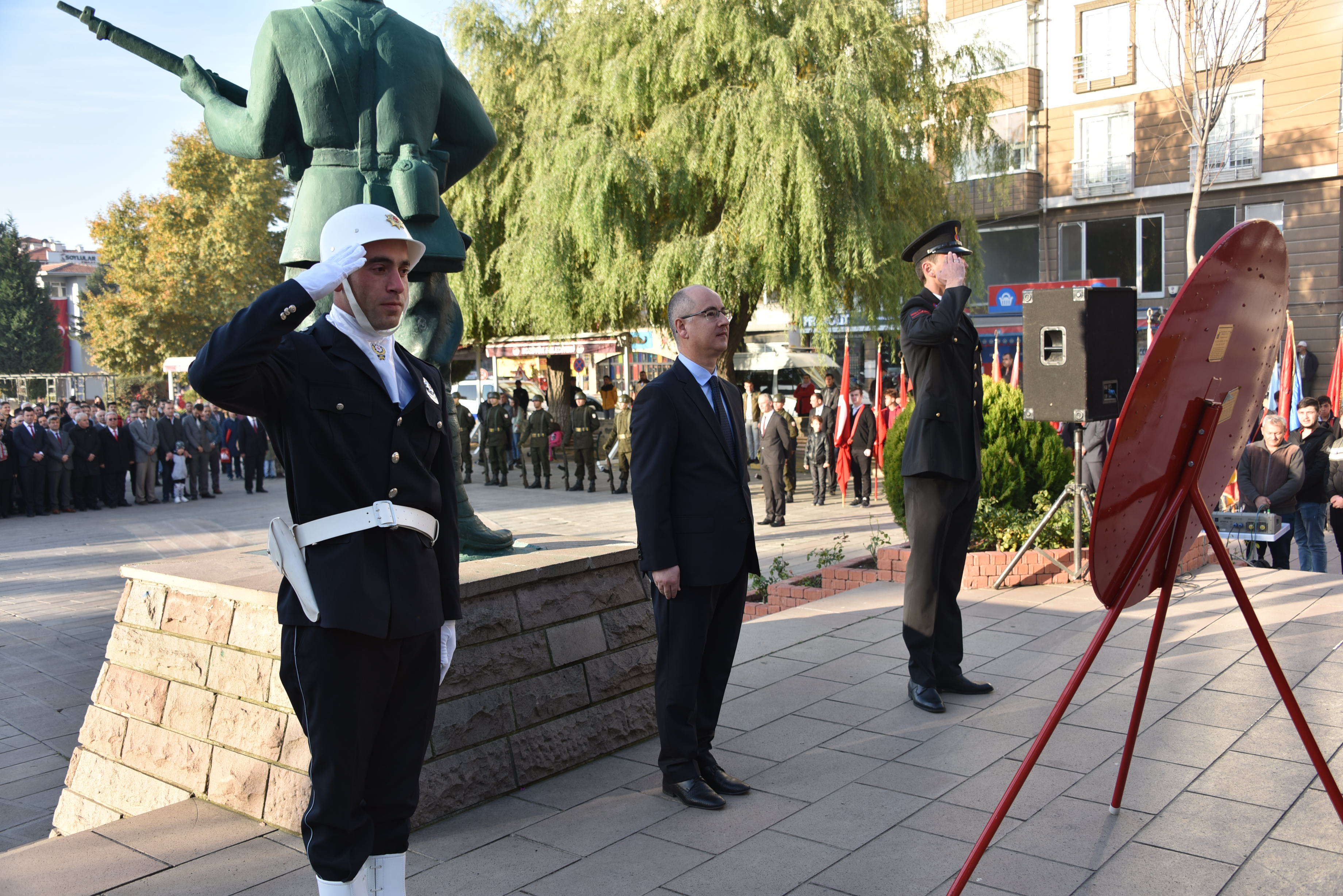 ULU ÖNDER SAYGIYLA ANILDI