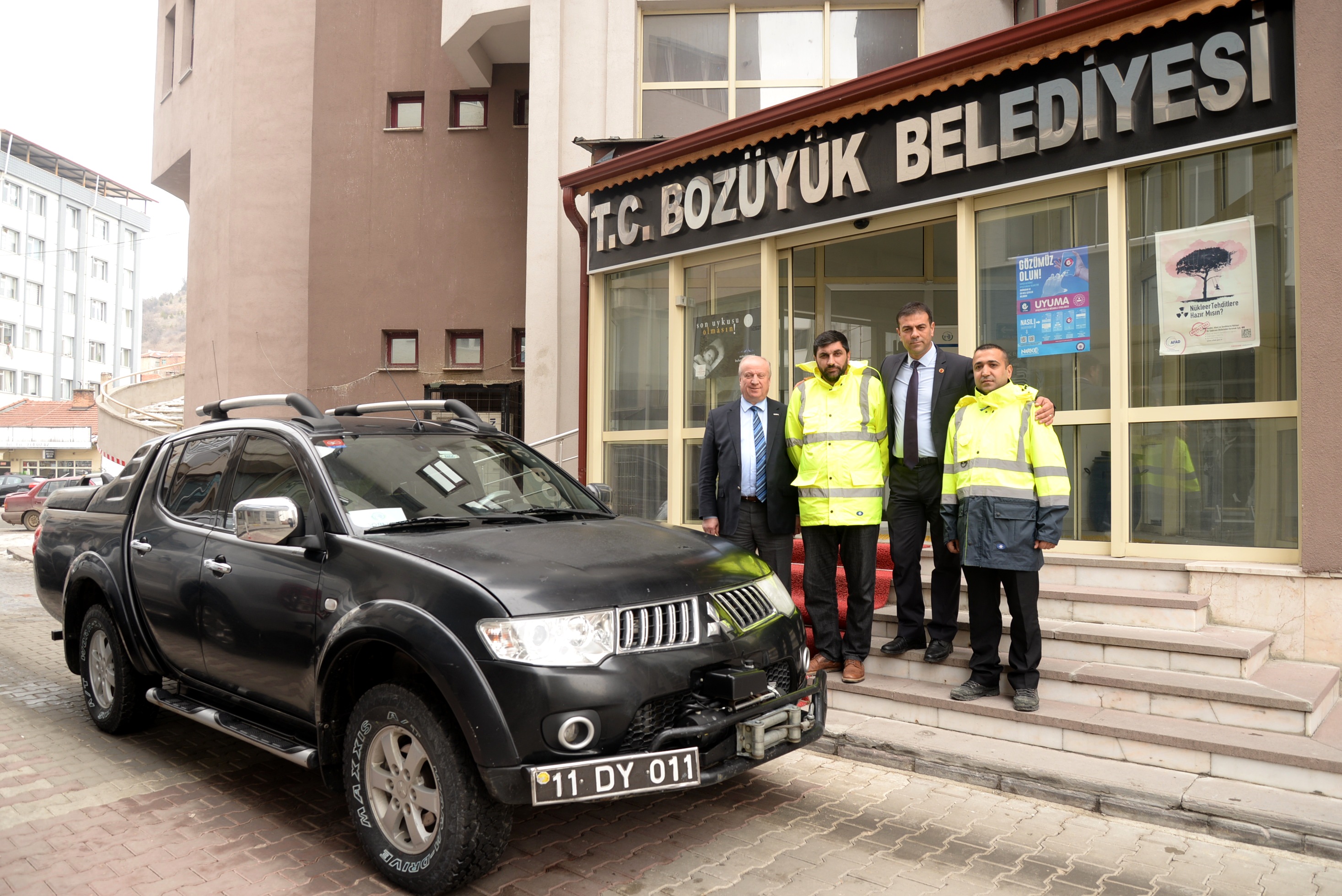 BOZÜYÜK BELEDİYESİ DEPREMZEDELERİN YANINDA