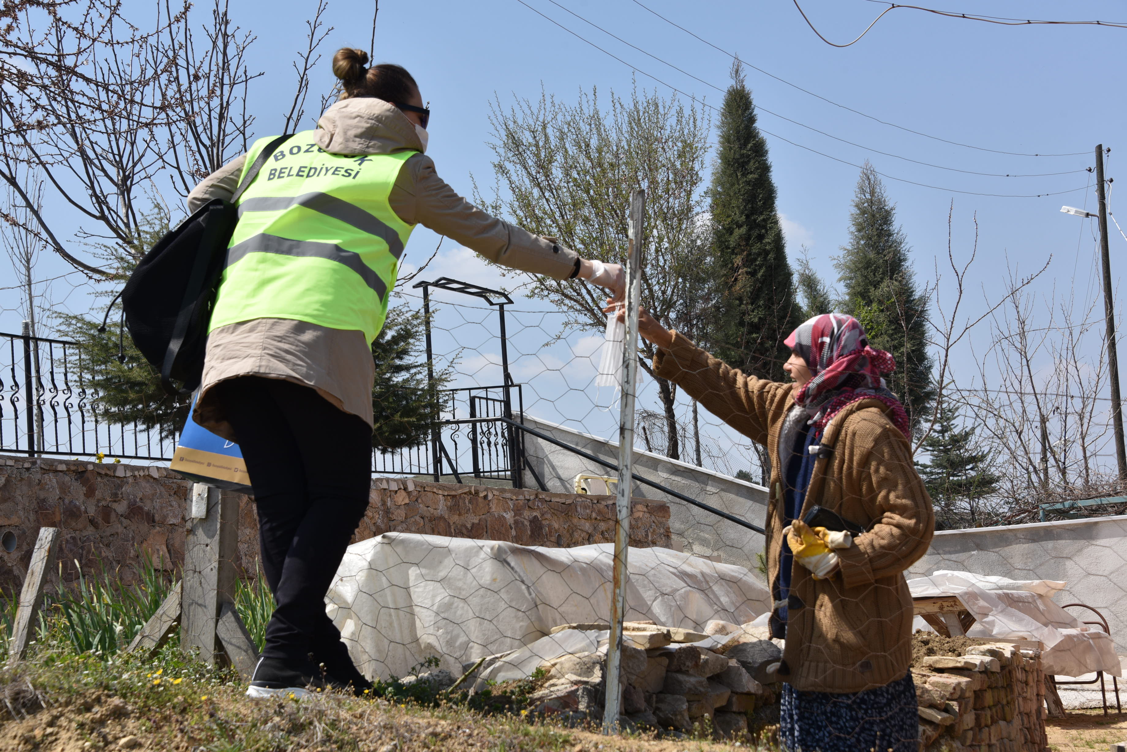 BOZÜYÜK BELEDİYESİ’NDEN 1 GÜNDE 11.326 MASKE