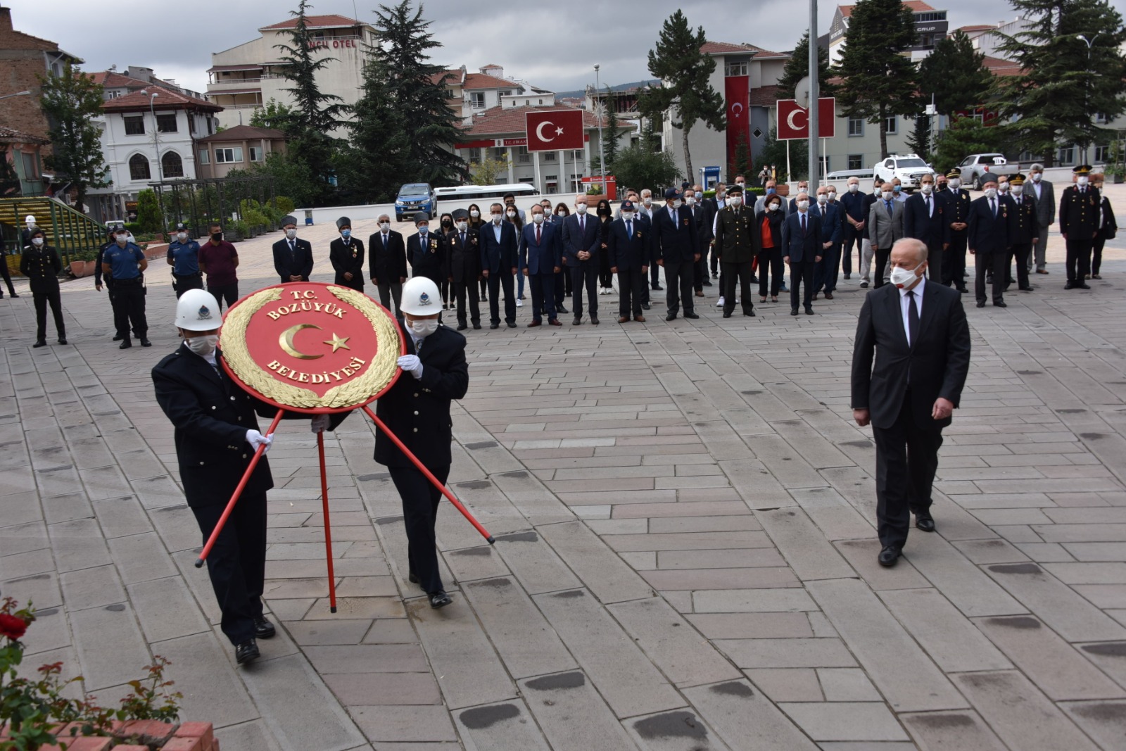 GAZİLER GÜNÜ DÜZENLENEN TÖREN İLE KUTLANDI