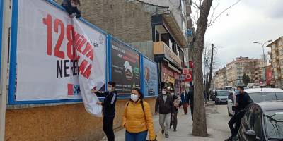 CHP'NİN AFİŞLERİ KALDIRILDI