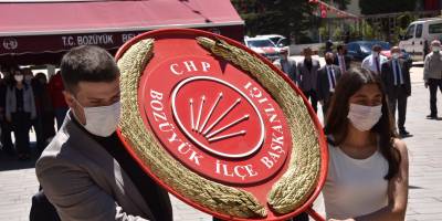 ALTERNATİF ÇELENK SUNMA TÖRENİ GERÇEKLEŞTİRDİLER