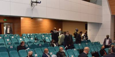 AK PARTİLİ MECLİS ÜYELERİ SALONU TERK ETTİ