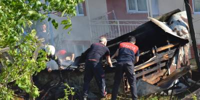 KURULUKTA ÇIKAN YANGIN EVLERE SIÇRAMADAN SÖNDÜRÜLDÜ