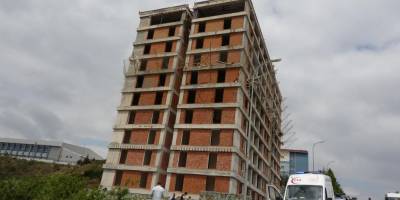 11. kattan düşen işçi hayatını kaybetti