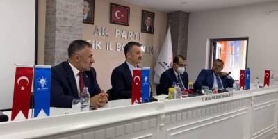 "Bunlar konuşur iş yapmaz"