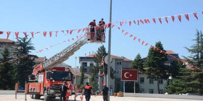 CUMHURİYET MEYDANI 15 TEMMUZ TÖRENLERİNE HAZIRLANIYOR