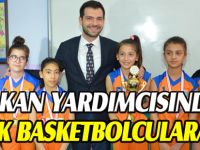 BAKAN YARDIMCISINDAN KÜÇÜK BASKETBOLCULARA JEST