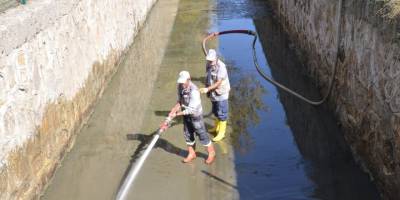 Ekiplerden Kanal Boyu'nda Temizlik Çalışmaları