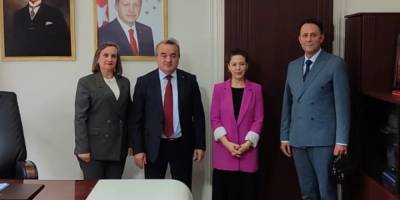 Öğretmenlere Hediye Takdim Edildi