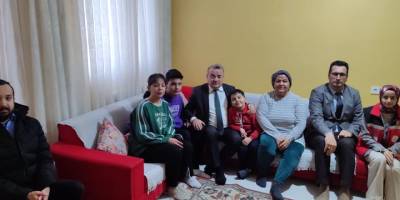 Kaymakam Öztürk Depremzede Aileyi Ziyaret Etti