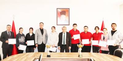 Kaymakam Öztürk Başarılı Öğrencileri Ağırladı