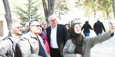 Başkan Bakkalcıoğlu, Mezarlık Ziyareti Yapan Vatandaşlarla Bayramlaştı