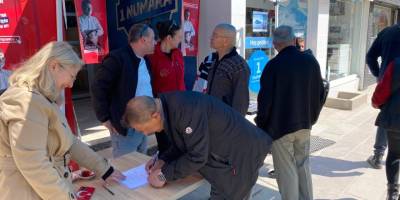 İmamoğlu İçin İmza Standı Kuruldu