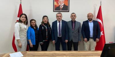 Kaymakam Öztürk'ten Kitap Hediyesi