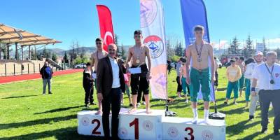 Bozüyüklü Güreşçiler Söğüt'ten 3 Madalyayla Döndü