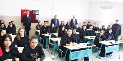 Kaymakam Öztürk Öğrencilerle Bir Araya Geldi